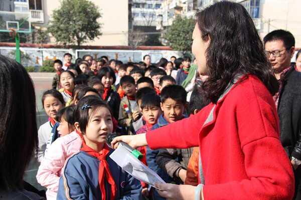 郑州小学爆料事件最新情况,真相逐步浮出水面,家长教师矛盾再引关注 第1张 郑州小学爆料事件最新情况,真相逐步浮出水面,家长教师矛盾再引关注 第1张